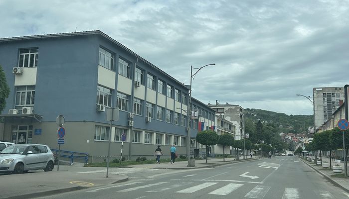 DOBOJ: DVIJE OSOBE UHAPŠENE ZBOG UGROŽAVANJA SIGURNOSTI, ODUZETA DROGA