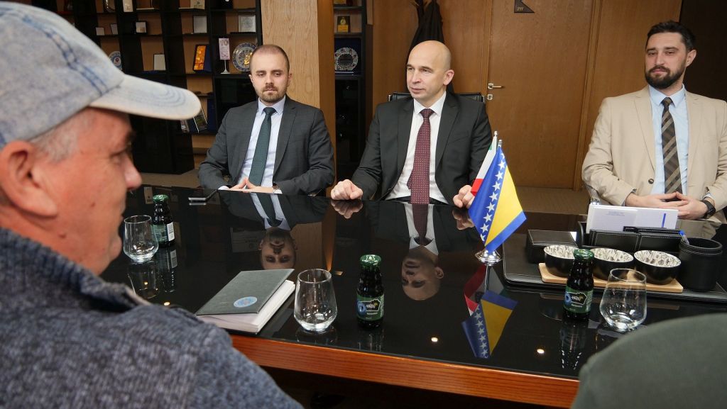 Premijer Pivić i ministar Čajić s poljoprivrednim proizvođačima: Kreirati što kvalitetniji program poticaja u okviru raspoloživog budžeta