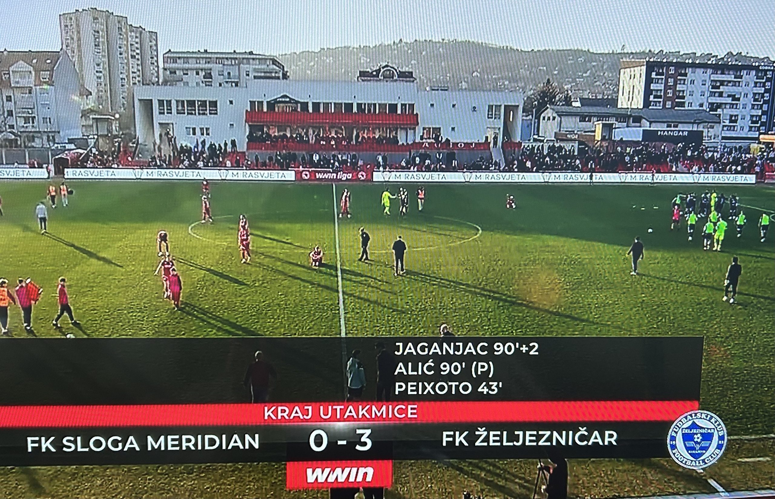 Navijače Željezničara dočekala svinjska mast na tribinama u Doboju
