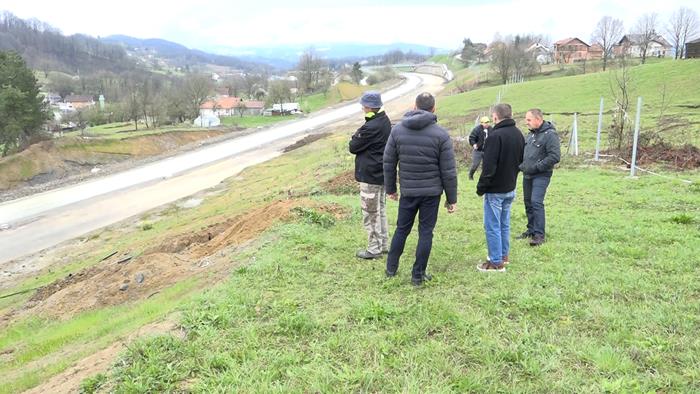 MAGLAJ: KLIZIŠTE U STRUPINI PRIJETI, STNOVNICI MLADOŠEVICE JOŠ ČEKAJU POMOĆ!