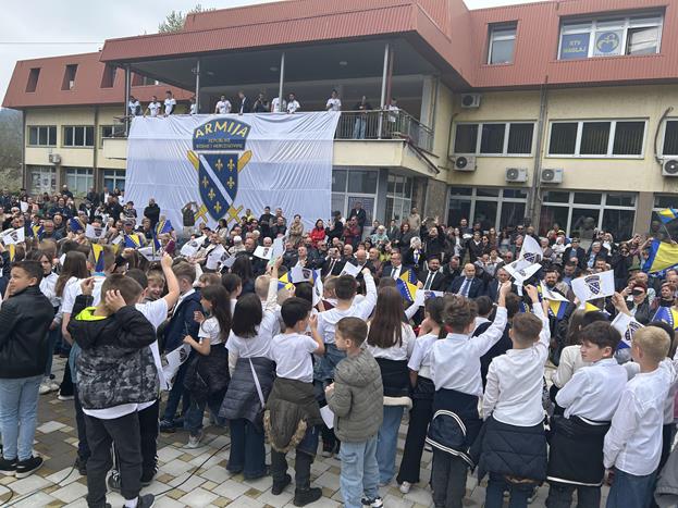 MAGLAJ: OBILJEŽEN DAN ARMIJE REPUBLIKE BOSNE I HERCEGOVINE-"DA RATA NE BUDE"