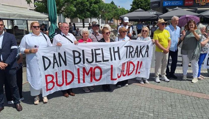 U PRIJEDORU OBILJEŽEN DAN BIJELIH TRAKA: SJEĆANJE NA ŽRTVE I APEL ZA SPOMENIK DJECI