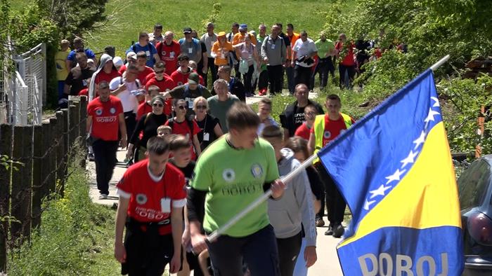 DOBOJ: MARŠOM MIRA OBILJEŽENA 34. GODIŠNJICA PROGONA