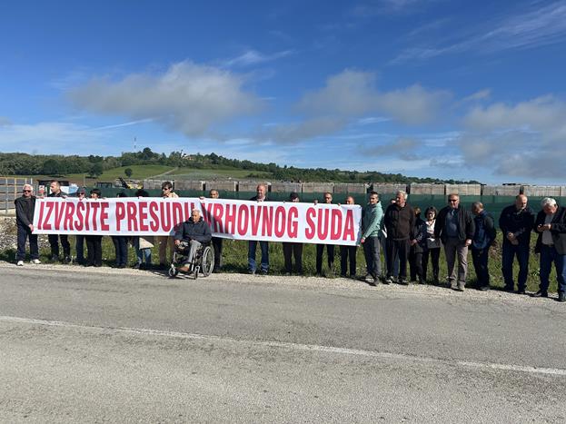 DOBOJ: MJEŠTANI PODNOVLJA PROTESTOVALI ZBOG NEPROVOĐENJA PRESUDE VRHOVNOG SUDA RS