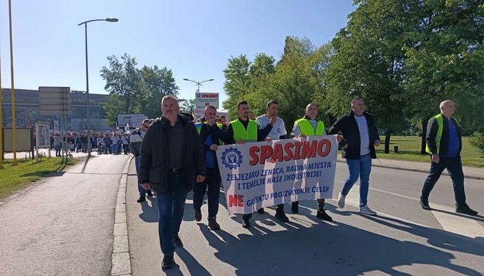 POČEO PRVOMAJSKI SKUP PODRŠKE RADNICIMA NOVE ŽELJEZARE U ZENICI