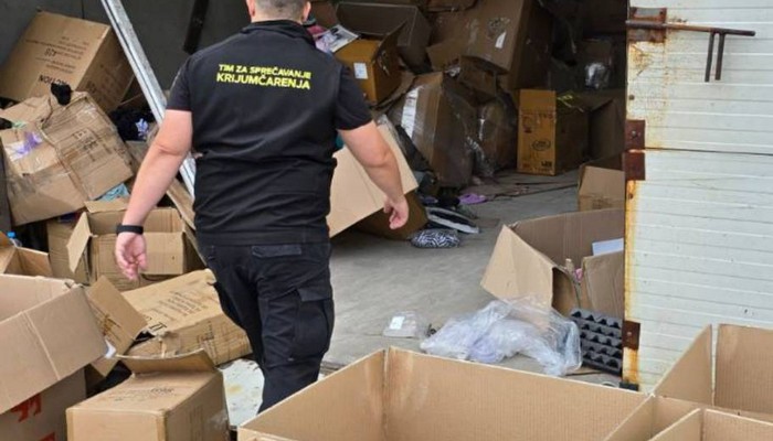 UINO ODUZELA VEĆU KOLIČINU ROBE PRIPREMLJENE ZA INTERNET PRODAJU