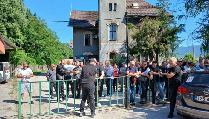 Kakanjski rudari dobili plaću i vratili se na posao, protest počeo u Brezi i nastavljen u Zenici