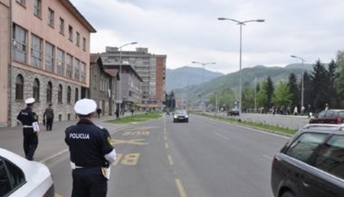 KAZNE DO 3.000 KM: POLICIJA ZDK SANKCIONISALA 24 VOZAČA ZBOG OBIJESNE VOŽNJE