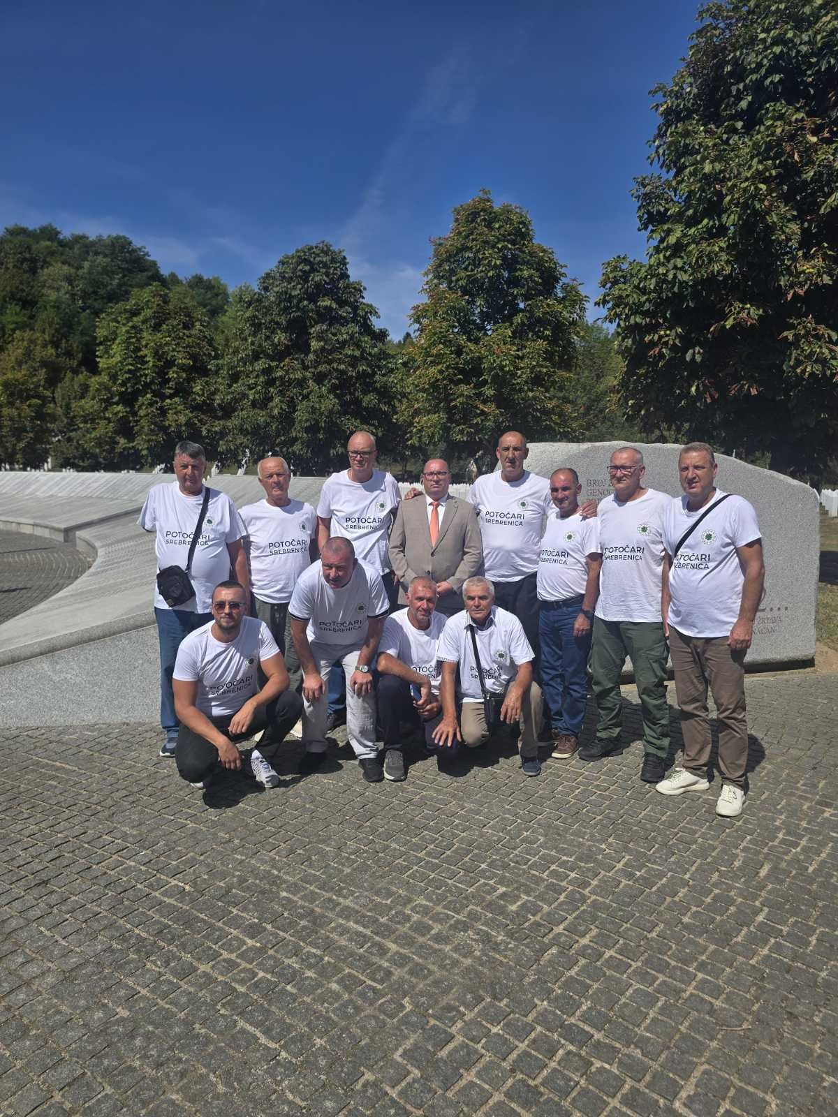 Ministar Sirovica prisustvovao programu u mezarju Veljaci u Bratuncu i MC Potočari Srebrenica