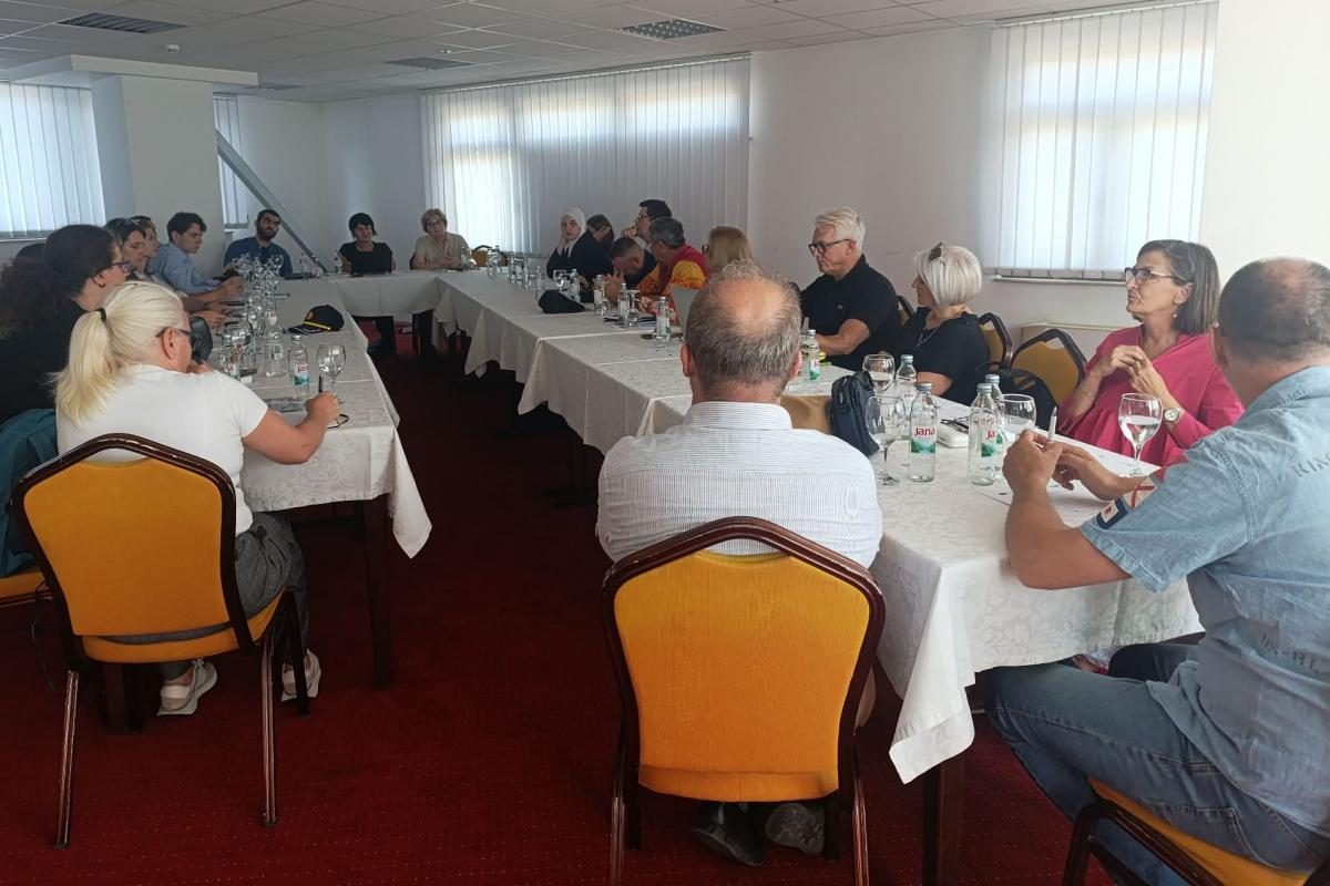 JAVNA DEBATA- SITUACIJA U NOVINARSTVU LOŠA, ALI RJEŠENJA POSTOJE