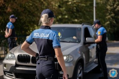 POJAČANE KONTROLE U ZDK-U: 120 VOZAČA UPRAVLJALO VOZILOM POD DEJSTVOM ALKOHOLA, 117 KORISTILO MOBITEL, 127 NIJE VEZALO POJAS