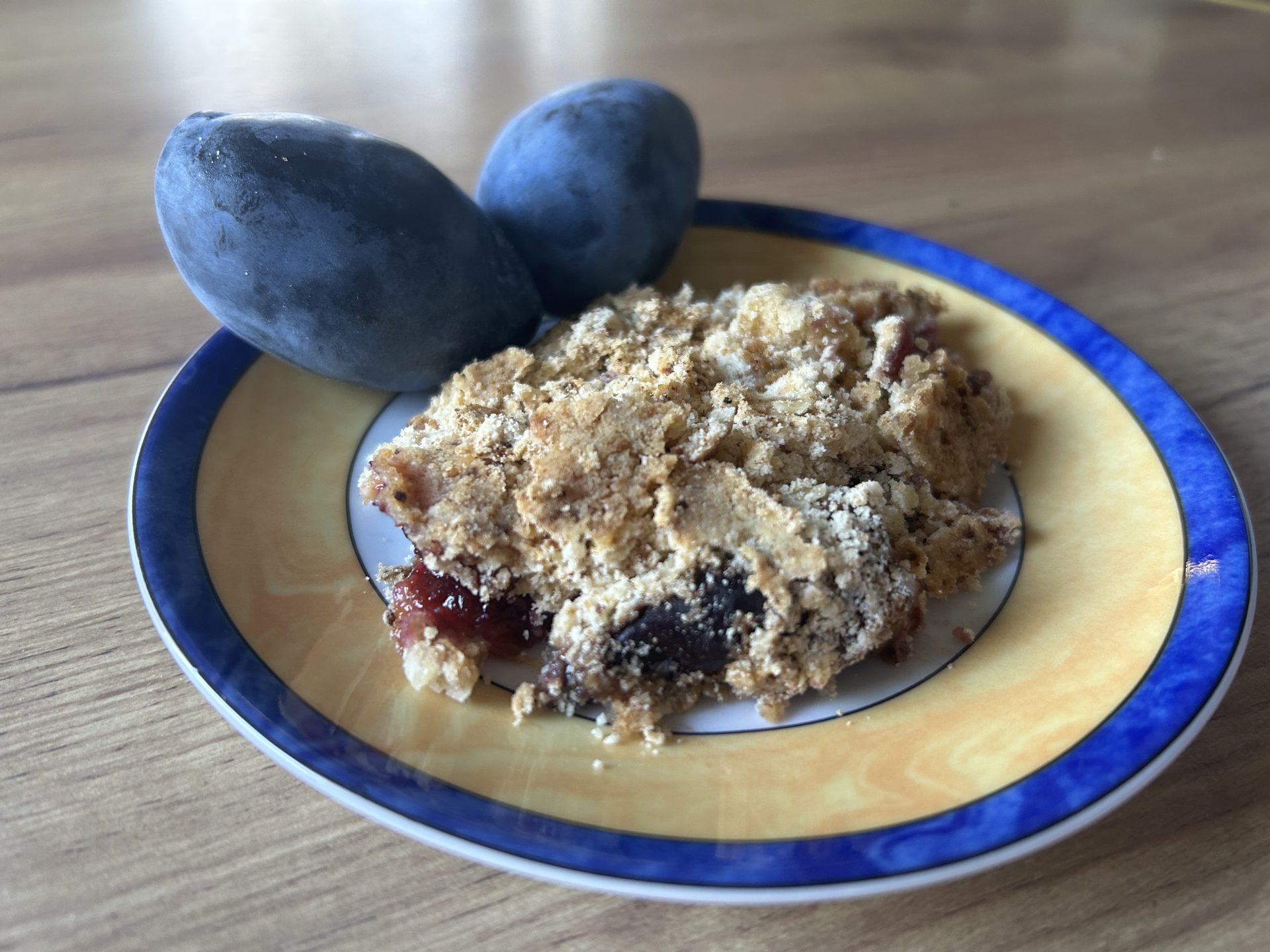 Crumble od šljiva – miris jeseni u najjednostavnijem kolaču