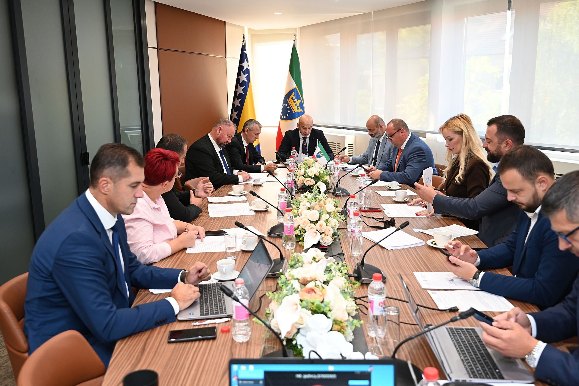 Vlada ZDK: 400.000 KM za novi objekat Doma zdravlja Žepče,  228.000 KM za atletsku stazu u Tešnju