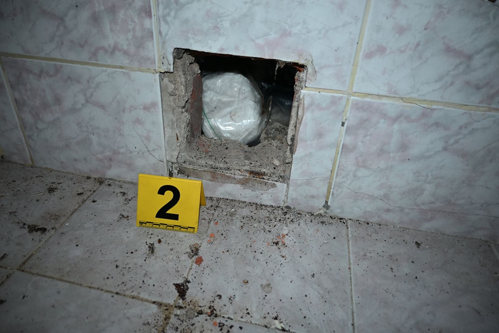 ZENICA: PRONAĐENO 25,6 KG DROGE, ORUŽJE, MUNICIJA...