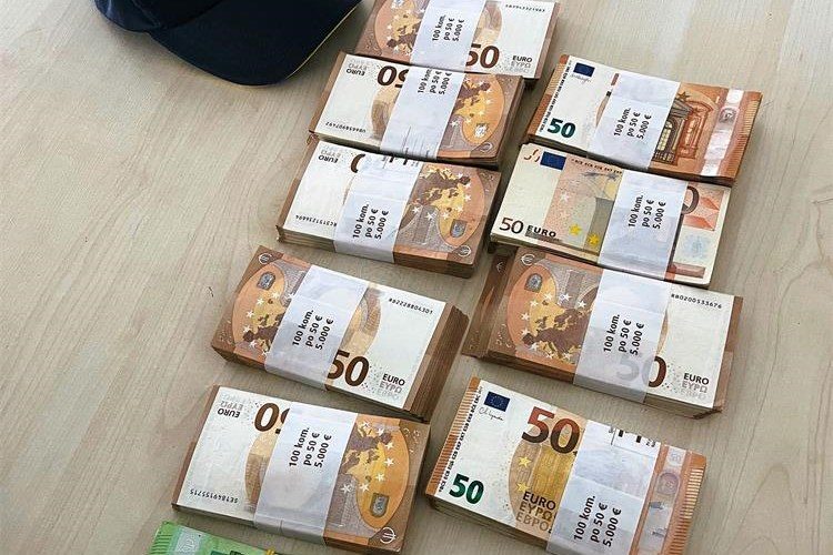 Državljanin BiH pokušao unijeti 50.000 eura neprijavljene gotovine u Hrvatsku