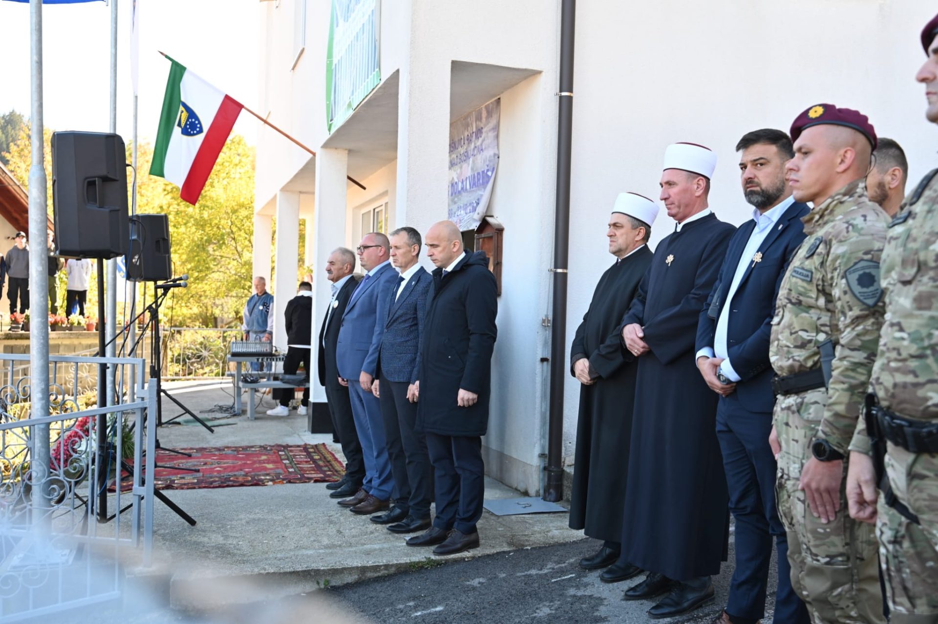 Premijer Pivić u Stupnom Dolu: Suživot i budućnost moraju biti izgrađeni na istini, a veličanje ratnih zločinaca nikada ne smije postati normalno