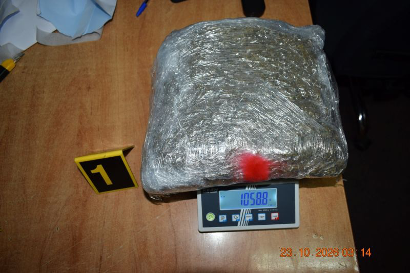 U Zenici oduzeti pištolj, municija i kilogram materije koja asocira na drogu
