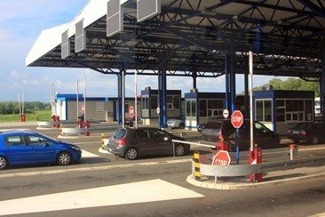 HRVATSKA UVODI E-OBRAČUN CARINSKIH DAVANJA: ŠTA TREBAJU ZNATI PUTNICI IZ BiH?