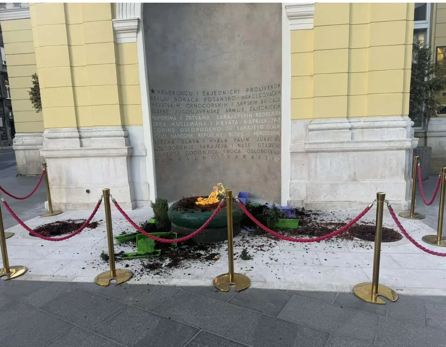 Vandali devastirali prostor oko „Vječne vatre“ u Sarajevu