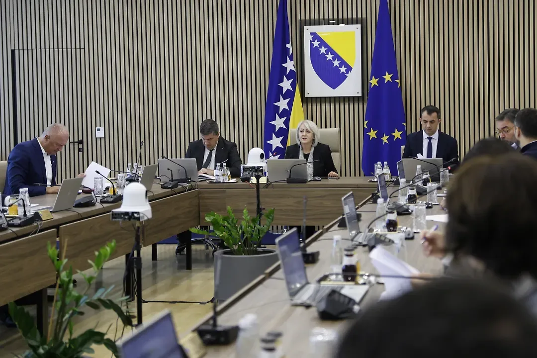 Osnovica za plaće i regres u institucijama BiH u 2027. godini iznosit će 785,50 KM