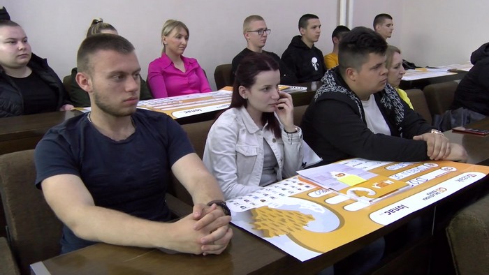 OMLADINSKA BANKA DOBOJ-20 DRUŠTVENO KORISNIH PROJEKATA ZA MLADE