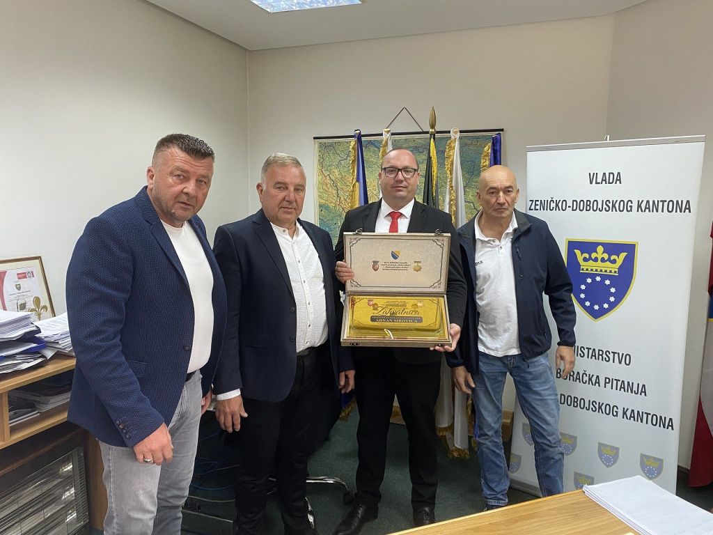 MINISTRU ADNANU SIROVICI ZAHVALNICA ZA PODRŠKU OBILJEŽAVANJU DANA ZLATNIH LJILJANA BIH