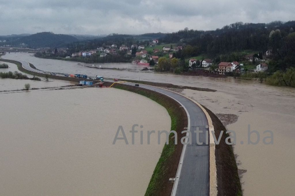AGENCIJA ZA VODNO PODRUČJE SAVE U DOBOJ JUGU: ZAJEDNIČKI STRATEŠKI DJELOVATI NA PREVENCIJI POPLAVA I UREDJENJU VODOTOKOVA AGENCIJA ZA VODNO PODRUČJE SAVE U DOBOJ JUGU: ZAJEDNIČKI STRATEŠKI DJELOVATI NA PREVENCIJI POPLAVA I UREDJENJU VODOTOKOVA