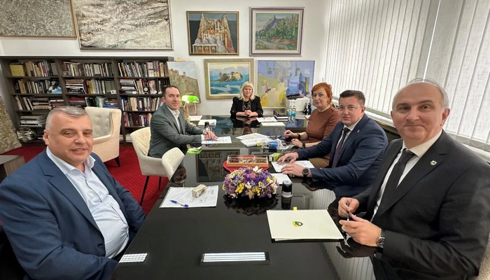 DOBOJ JUG:POTPISANI UGOVORI ZA NOVE PROJEKTE DOBOJ JUG:POTPISANI UGOVORI ZA NOVE PROJEKTE