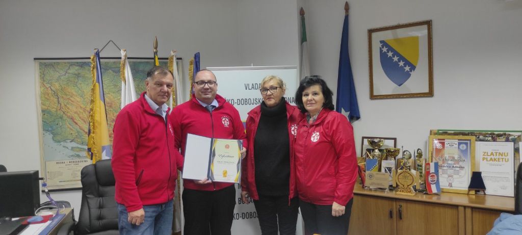 UABNOR Zenica uručio zahvalnicu ministru Sirovici UABNOR Zenica uručio zahvalnicu ministru Sirovici