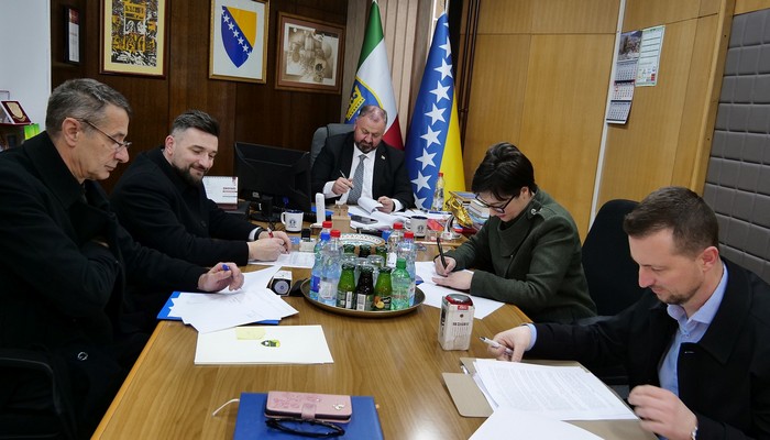 MINISTARSTVO PRIVREDE ZDK: POTPISANI UGOVORI O IZGRADNJI INDUSTRIJSKIH ZONA SA ČETIRI LOKALNE ZAJEDNICE MINISTARSTVO PRIVREDE ZDK: POTPISANI UGOVORI O IZGRADNJI INDUSTRIJSKIH ZONA SA ČETIRI LOKALNE ZAJEDNICE