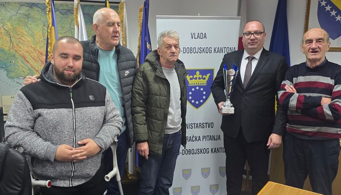 MINISTAR SIROVICA PRIMIO EKIPU KSO “BOSNA” ZENICA NAKON OSVOJENOG DRUGOG MJESTA NA TURNIRU U LEIPZIGU