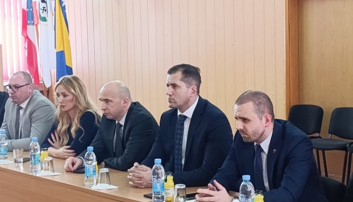 DELEGACIJA VLADE I SKUPŠTINE ZDK U POSJETI OPĆINI VAREŠ: FOKUS NA INFRASTRUKTURNE I RAZVOJNE PROJEKTE