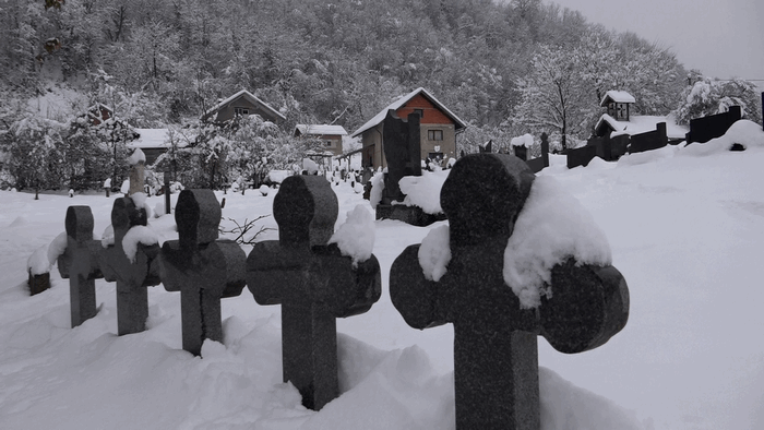 BOŽIĆ U MAGLAJU: AFIRMATIVA S PRAVOSLAVNIM VJERNICIMA U KRSNOM POLJU, MLADI ODLAZE