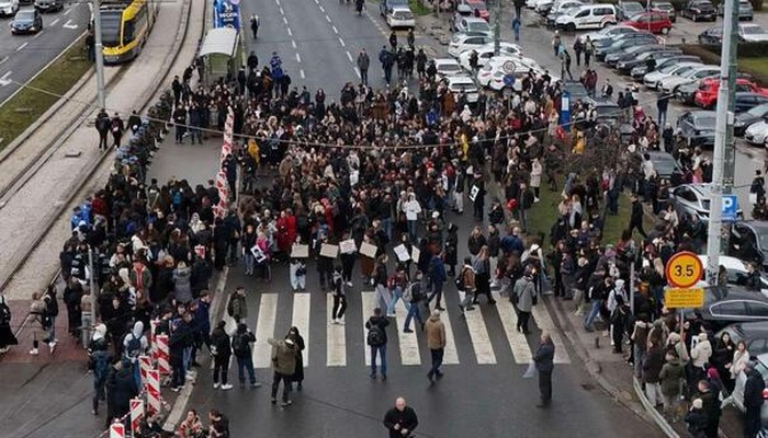 DANAS PROTEST U SARAJEVU: GRAĐANI TRAŽE PRAVDU NAKON TRAGEDIJE DANAS PROTEST U SARAJEVU: GRAĐANI TRAŽE PRAVDU NAKON TRAGEDIJE
