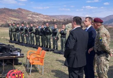     MINISTAR VRAČO I KOMESAR GAZIĆ PRISUSTVOVALI BOJEVOM GAĐANJU PRIPADNIKA SPECIJALNE POLICIJSKE JEDINICE 