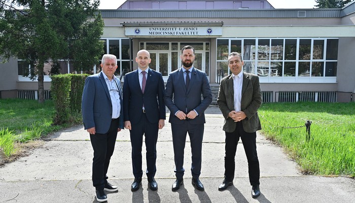Premijer Pivić i ministar Mušija posjetili Medicinski fakultet u Zenici: Puna podrška za bolje zdravstvo u Zeničko-dobojskom kantonu