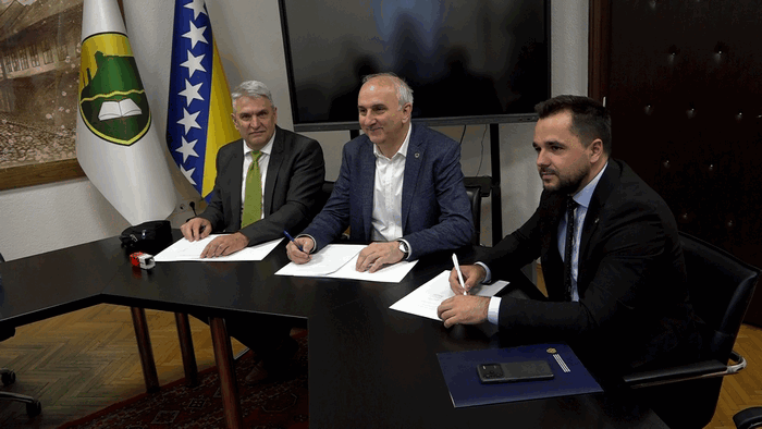 TEŠANJ: ZA VODOVOD I REKONSTRUKCIJU TOPLOVODA 2,7 MILIONA KM