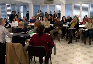 DOBOJ: OKRUGLI STO O ALKOHOLIZMU, NA LIJEČENJU I MALOLJETNICI