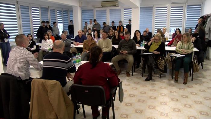 DOBOJ: OKRUGLI STO O ALKOHOLIZMU, NA LIJEČENJU I MALOLJETNICI