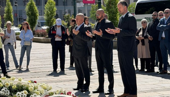 MINISTRI ISAK I LOKMIĆ ODALI POČAST NAJMLAĐIM ŽRTVAMA OPSADE