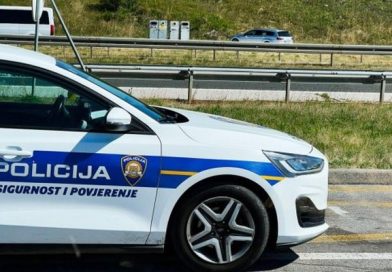 MAHAO ZASTAVOM REPUBLIKE SRPSKE PA PROTJERAN NA ŠEST MJESECI IZ HRVATSKE