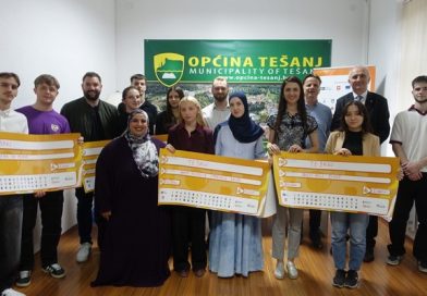  TEŠANJ: URUČENI ČEKOVI ZA PROJEKTE OMLADINSKE BANKE